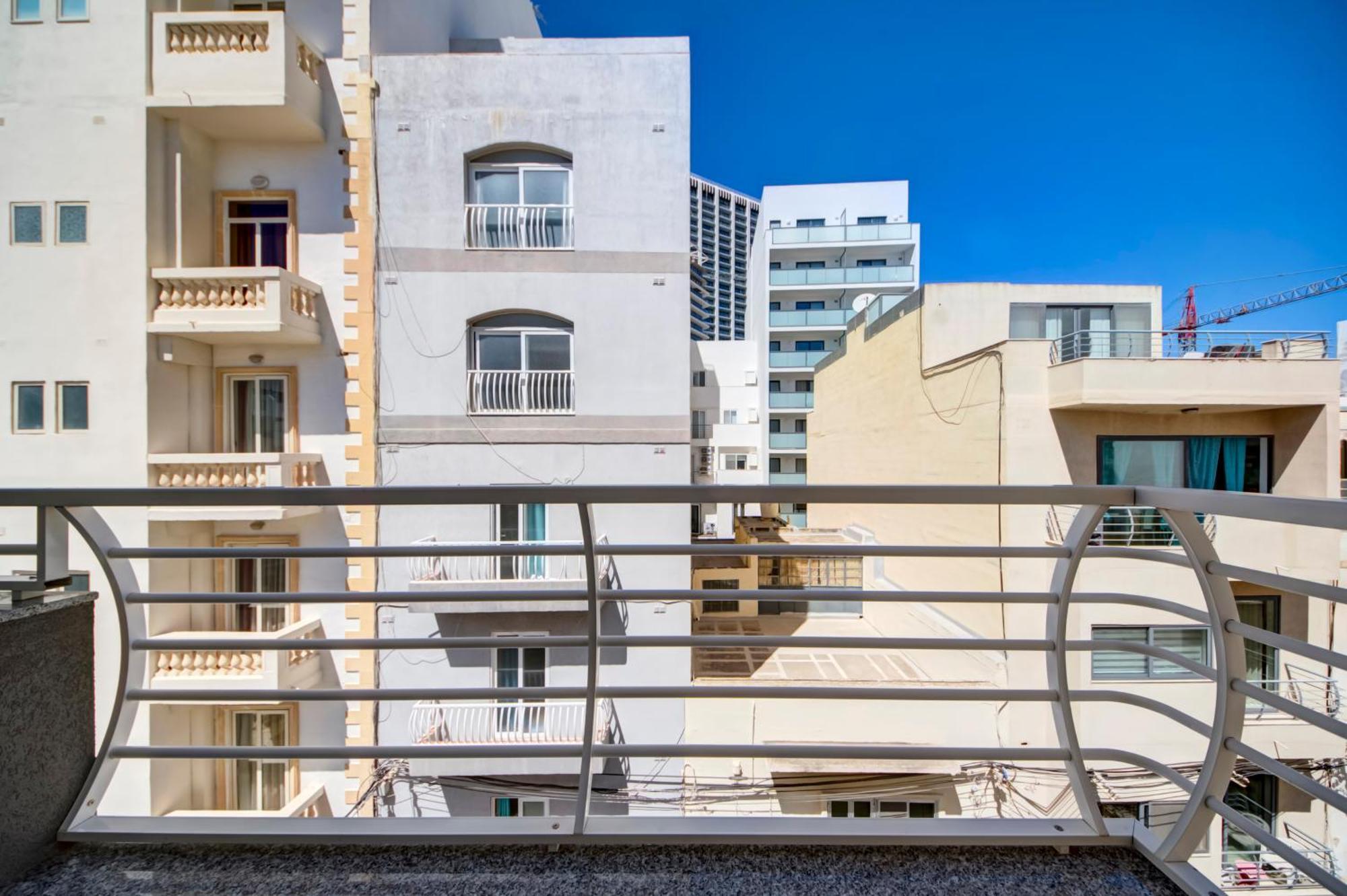 Modern 2Br Apt With Balconies In St Julians, Paceville - Apt 5 By Vaganza Сент Джулианс Экстерьер фото